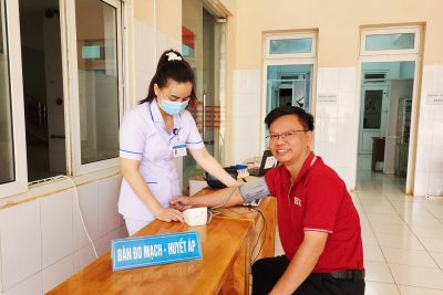 CÁN BỘ, GIÁO VIÊN, NHÂN VIÊN TRƯỜNG THPT ĐẮK MIL THAM GIA KHÁM SỨC KHỎE ĐỊNH KỲ NĂM 2026
